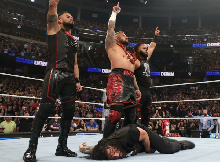 Jacob Fatu regresa en WWE SmackDown y ataca a Roman Reigns