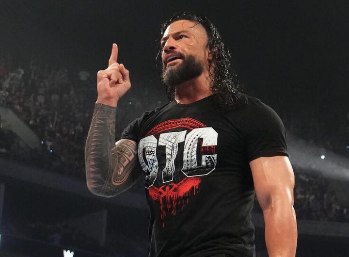 Roman Reigns ataca a Tama Tonga y Tonga Loa en su regreso a WWE SmackDown