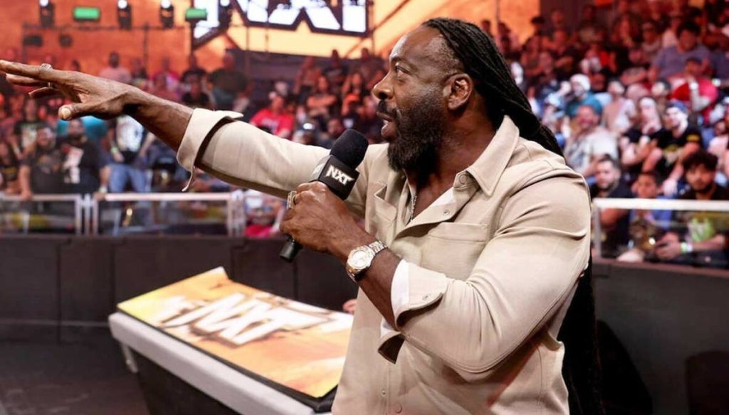 Booker T cree que reducir la duración de RAW obligará al roster a competir por tiempo en televisión