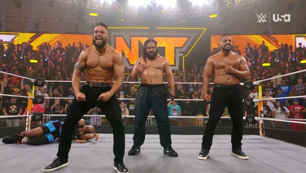 The Bloodline aparece en WWE NXT atacando a los Street Profits, Axiom y Nathan Frazer