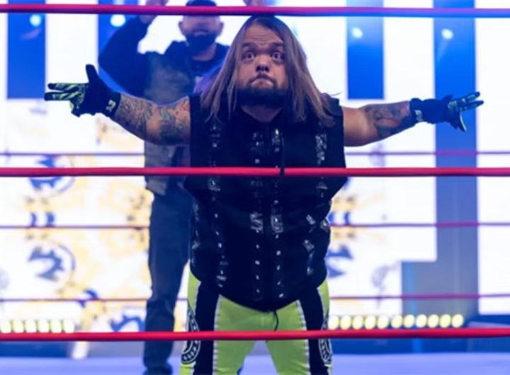 Hornswoggle anuncia que ha firmado un contrato de leyenda con WWE