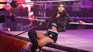 CM Punk envía un mensaje de ánimo a Cora Jade tras su despido