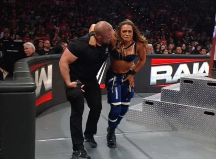 Zoey Stark sufre una lesión de rodilla en WWE RAW