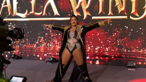 Alex Windsor anuncia que ha firmado con AEW