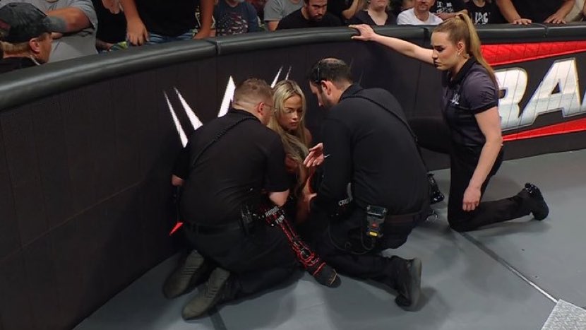 Liv Morgan sufre una dislocación de hombro en WWE RAW y no puede acabar su lucha