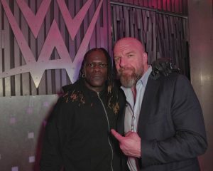 R-Truth envía un mensaje a Triple H: "Gracias"