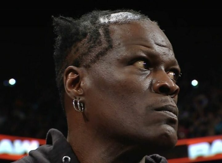 R-Truth se corta el pelo en WWE RAW y se presenta como Ron Killings