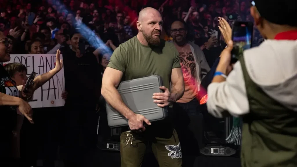 Un miembro de producción demanda a AEW y a Jon Moxley por "negligencia, agresión civil y agresión"